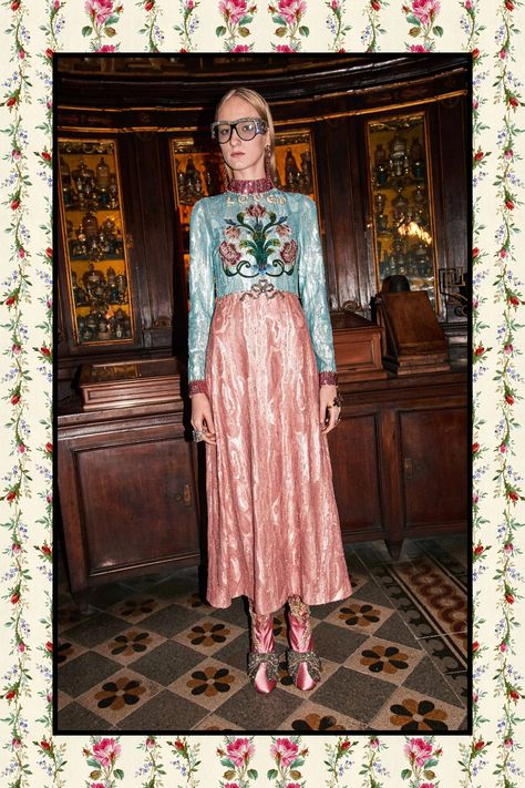 Gucci Pre Fall 2017, Gucci Couture, Gucci 2017, Floral Motives, Gucci Runway, Gucci Design, Couture Accessories, Pre Fall Collection, Gucci Fashion