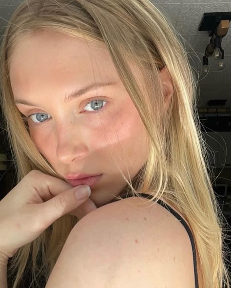 Blonde With Blue Eyes Aesthetic, Blonde Hair With Blue Eyes, Blonde Hair Freckles Blue Eyes, Blonde Hair Selfie, Blonde Hair Blue Eyes Girl, Blue Eyes Freckles, Pretty Blue Eyed Blonde, Blond Hair Blue Eyes, Blonde With Freckles