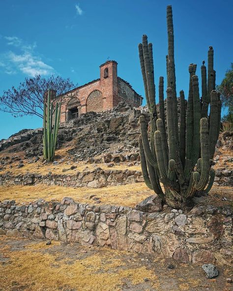 Pueblos Mágicos de México on Instagram: “. 𖣘✨𝗣𝘂𝗲𝗯𝗹𝗼 𝗠𝗮́𝗴𝗶𝗰𝗼 𝗱𝗲𝗹 𝗱í𝗮✨𖣘 . 📍San Pablo Villa de Mitla, Oaxaca . . El nombre de Mitla proviene del náhuatl “Mictlan”, que significa:…” Monument Valley, Monument, Villa, California, Natural Landmarks, Travel, On Instagram, Instagram, Nature