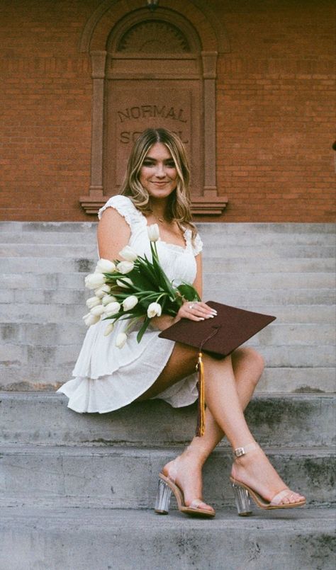 Graduation Flower Pictures, Okstate Graduation Pictures, Campus Senior Pictures, Funny College Graduation Pictures, Graduation Photos With Flowers, College Graduation Pictures Plus Size, University Grad Photos, Adult Graduation Photos, Graduation Pictures Plus Size