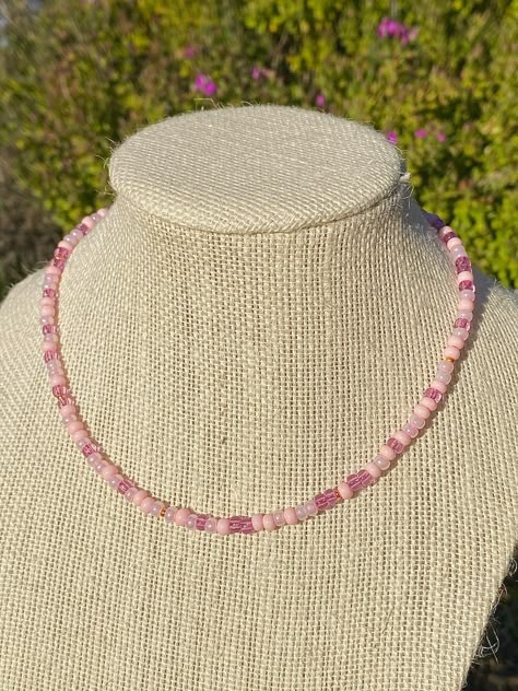 JEWELRY NECKLACES #BeadedNecklaces Bead Seed Necklace, Aesthetic Bead Necklaces, Pink Beaded Necklace Aesthetic, Seed Beads Necklaces, Beaded Bracelets And Necklaces, Beaded Jewelry Pink, Cute Necklaces Beads, Cute Beaded Necklace, Pink Necklace Beaded