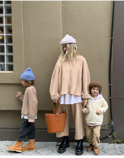 Mom Style Autumn, Winter Mum Outfit, Cool Mom Winter Outfits, Playground Outfit Mom, Beige Mom, Mom Outfits Winter, Mum Style, Scandi Fashion, Mum Fashion