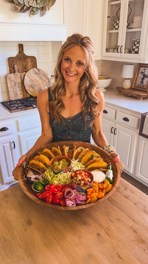 lifebyleanna on Instagram: Taco Tuesday Board!! We love taco night at our house! I assemble the tacos with taco meat topped with shredded cheese and pop them in the… Hosting Taco Night, Taco Night Aesthetic, Taco Board Ideas, Tacos Platter, Taco Charcuterie Board Ideas, Barbie Desserts, Taco Charcuterie Board, Taco Night Ideas, Christmas Tacos