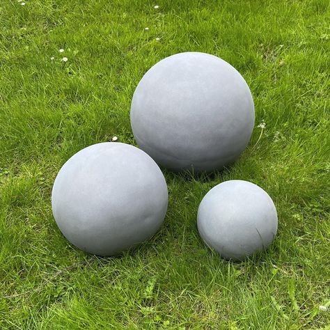 IDEALIST Garden Ornaments Outdoor 40cm Decorative Ball | Zen Garden | Swimming Pool | House Entrance | Patio | White Washed Reinforced Stone Ball with Flat Base D40 H38 cm : Amazon.co.uk: Garden Garden Spheres, Garden Balls, Garden Swimming Pool, Swimming Pool House, Container Gardening Flowers, Outdoor Gardens Design, Garden Borders, Garden Art Sculptures, Garden Stones