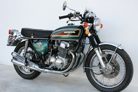 Classic Honda Motorcycles, Cb 750 Cafe Racer, Vintage Honda Motorcycles, Sportster Motorcycle, Honda 750, Vintage Motorcycle Posters, Honda Bikes, Japanese Motorcycle, Cb 750