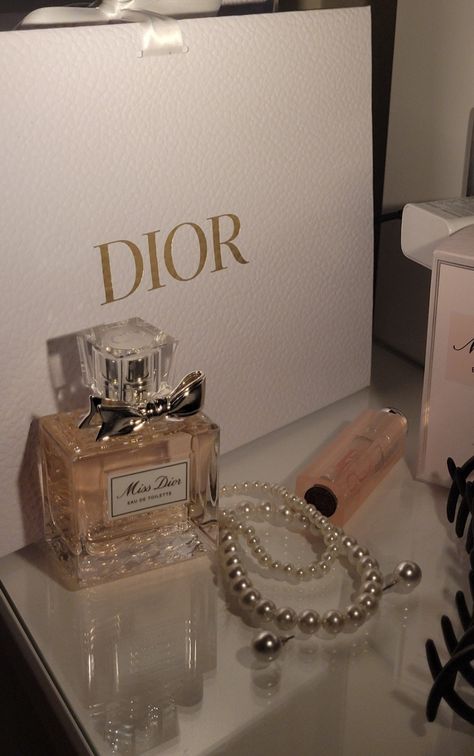 Dior Perfume Aesthetic, Kate Spade Perfume, Dior Aesthetic, Little Miss Perfect, Dior Lipstick, Soft Pink Theme, Dior Perfume, Perfume Scents, Perfume Lover