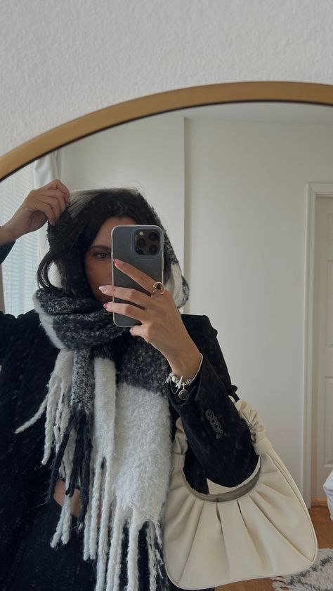 #ootd #outfitideas #baklava #inspiration #scarf #blackcoat #winter #winteroutfit Baklava Outfit, Baklava Scarf Outfit, Baklava Scarf, Winter Scarf Aesthetic, Shawl Outfit Winter, Gray Scarf Outfit, Cashmere Scarf Outfit, Wool Scarf Outfit, Knit Scarf Outfit