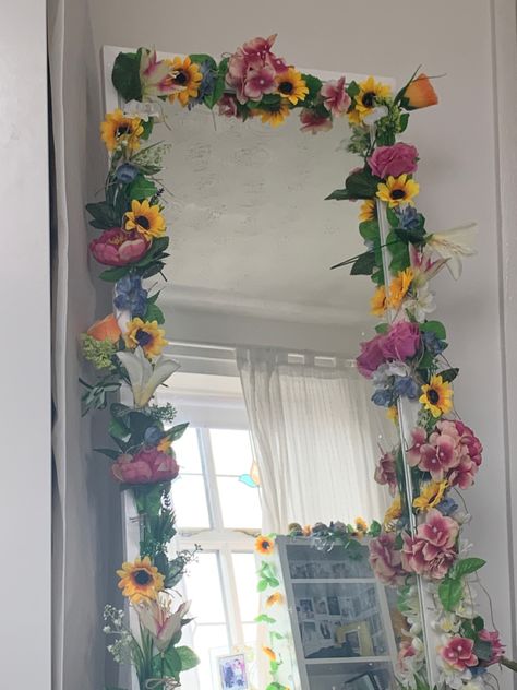 #flowers #mirror #indie #bedroom #decoration Puff Flower Mirror, Emo Aesthetic Room, Square Mirror Decor, Indie Mirror, Flowers Mirror, Aesthetic Oc, Bathroom Flowers, Mirror Decor Ideas, Indie Bedroom