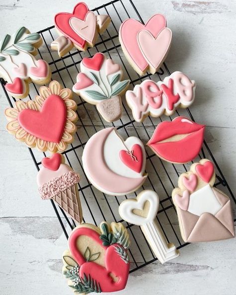 Decorated Cookies Valentines Day, Valentines Icing Cookies, Valentine’s Day Sugar Cookies Decorated, Valentine’s Day Cookies Royal Icing, Love Cookies Decorated, Valentine’s Day Sugar Cookies, Valentines Sugar Cookies Decorated, Valentines Day Cookie Sets, Valentines Day Cookies Decorated