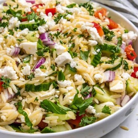 Easy Lemon Orzo Salad with Feta - Lemons + Zest Feta Orzo, Gluten Free Orzo, Orzo Spinach, Lemon Orzo Salad, Salad Appetizer Cups, Feta Pasta Salad, Orzo Salad Recipes, Lemon Orzo, Orzo Pasta Salad