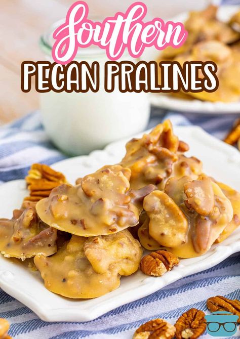 An easy, tasty candy, these Southern Pecan Pralines are creamy, crunchy, sweet and amazingly delicious. Perfect for gatherings or gift giving! Pecan Praline Recipe, Southern Pecan Pralines, Pralines Recipe, Brown Sugar Fudge, Praline Candy, Praline Recipe, Pecan Desserts, Pecan Praline, Homemade Toffee