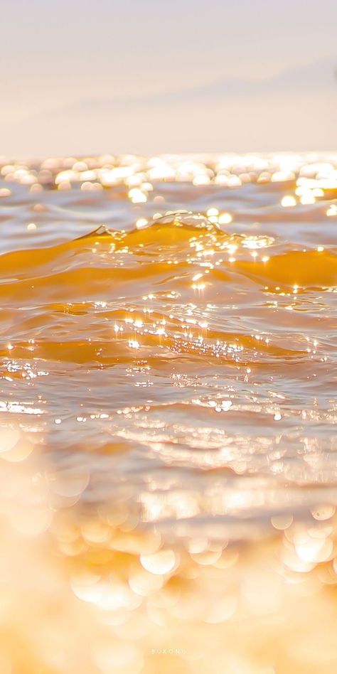 Sunny Background Aesthetic, Calm Phone Wallpaper, Sun Shine Wallpaper, Sun And Water Aesthetic, Yellow Water Aesthetic, Solstice Aesthetic, Sun Glistening On Water, Liquid Sunshine, Ocean Aesthetic