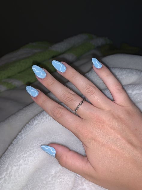 Blue And White Squiggle Nails, Blue Nails With White Lines, Gel Nails Grunge, Blue Wavy Nails, Nails Hippie, Wavy Nails, Nails One Color, Nails Grunge, Pastel Nails Designs