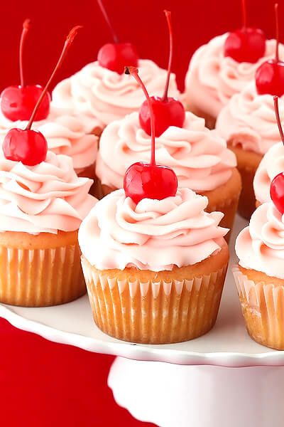 Mm Cupcakes, Cherry Cupcakes Recipes, Cupcake Receptek, Milkshake Cupcakes, Strawberry Banana Milkshake, Almond Cupcakes, Cherry Cupcakes, Cherry Vanilla, Vanilla Cupcake Recipe