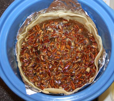 Crockpot Pecan Pie, Recipe For Pecan Pie, Pecan Pie Cobbler, Pecan Cobbler, Overnight Recipes, Crock Pot Desserts, Pecan Pie Recipe, Crock Pot Slow Cooker, Crockpot Recipes Slow Cooker