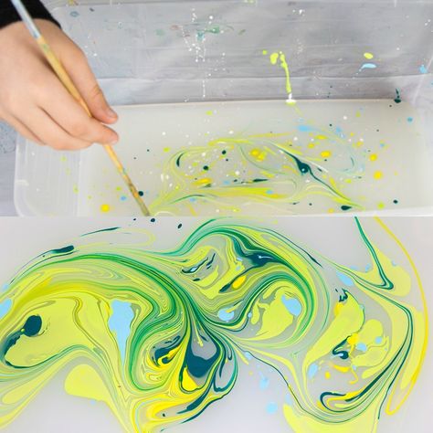 Paper Marbling with Acrylic Paint - Swirling the paint for a marble effect Marbling With Acrylic Paint, Liquid Starch, Paper Marbling, Marbling Techniques, Water Marbling, Acrylic Painting Lessons, Acrylic Paint On Canvas, Marble Painting, Marble Paper