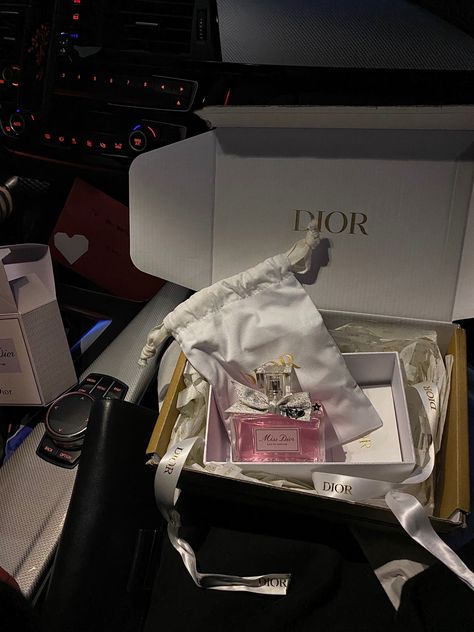 Dior Gift Aesthetic, Dior Perfume Aesthetic, Christian Dior Aesthetic, Valentino Perfume, Dior Gift, Cheerleader Halloween Costume, Aesthetic Perfume, Perfume Dior, Graduation Message