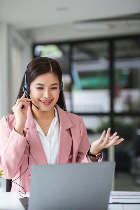 A call center operator is explaining job details to a customer on a laptop. royalty free stock photos Female Agent, Call Center Agent, Call Center, A Call, Free Stock Photos, Photo Image, Royalty Free Stock Photos, Royalty, Royalty Free