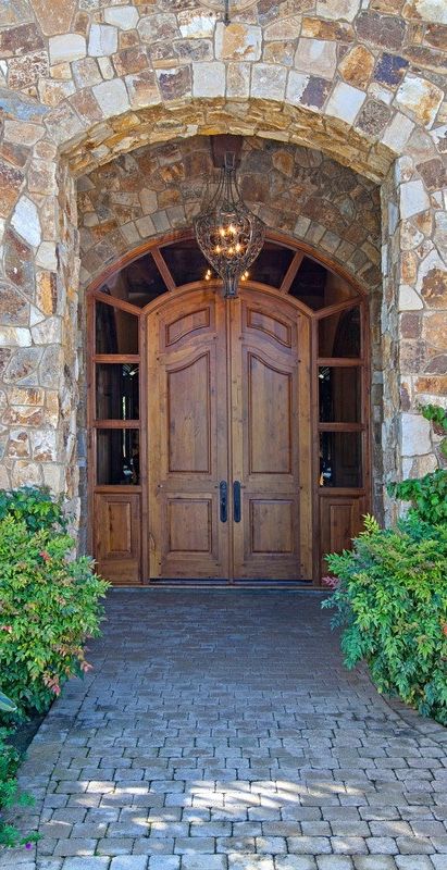 stonework and wood door Brick Living Room, Shiplap Kitchen, Big Porch, Mexico House, Wood Front Doors, Tuscan House, Castle House, Outdoor Porch, Mountain Homes