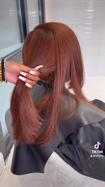 #follow #haircolor #hair #hairstyles #hairgoals #beautyblog #blogging #blogger #blog Auburn Formula, Cooper Brown Hair Colour, Auburn And Blonde Hair, Copper Red Hair Dye, Ginger Copper Hair, Haircut Trim, Grey Hair Colour, Cooper Hair, Pelo Color Vino