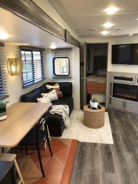 27 RV Backsplash Ideas for Your Camper's Kitchen and Bathroom Rv Sofa Bed, Rv Wallpaper, Rv Sofas, Shaker Style Cabinet Doors, White Oak Table, Rv Inspiration, Dining Booth, New Travel Trailers, Camper Kitchen