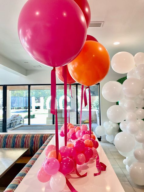 Long Table Balloon Centerpieces, Table Top Balloons, Single Balloon Centerpiece, Big Balloon Centerpiece, Helium Balloon Centerpieces, Ballon Centerpieces Simple, Balloon Centerpieces Without Helium, Table Top Balloon Centerpieces, Balloon Runner