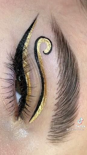 Wakanda Makeup Ideas, Egyptian Eye Makeup, Egyptian Makeup, Makeup Ojos, Eye Makeup Images, Cute Halloween Makeup, Cute Eye Makeup, Graphic Makeup, Rave Makeup