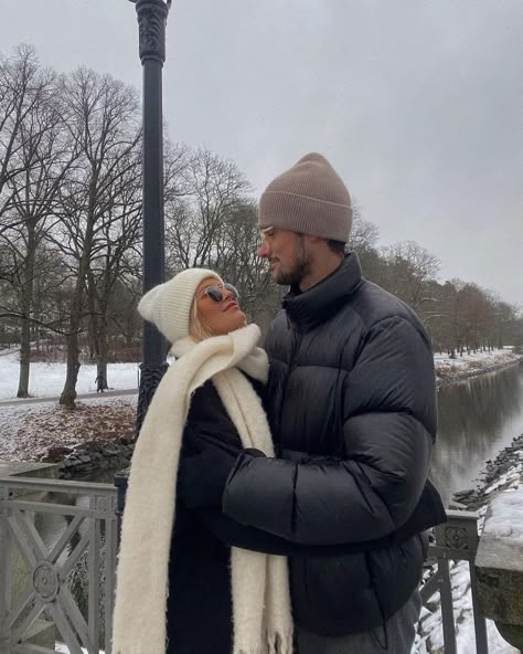 Holiday Romance, Winter Inspo, Couples Vibe, The Love Club, Mia 3, Cute Relationship Goals, Winter Aesthetic, Paros, Couple Aesthetic