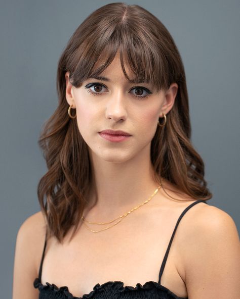 Daisy Edgar-Jones Says Blush Was the Trick to Playing 17-Year-Old Marianne in <I>Normal People</I> Marianne Hair Normal People, Normal Looking Women, Normal People Hair, Marianne Normal People Hair, Normal People Marianne Style, Daisy Edgar Jones Normal People, Daisy Normal People, Medium Hair Fringe, Brown Hair Fringe