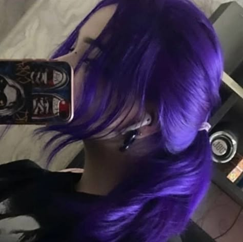 Bright Purple Hair, Dark Purple Hair, Dyed Hair Purple, Dyed Hair Inspiration, Hair Inspiration Short, Pretty Hair Color, Hair Stylies, Hair Color And Cut, Dye My Hair