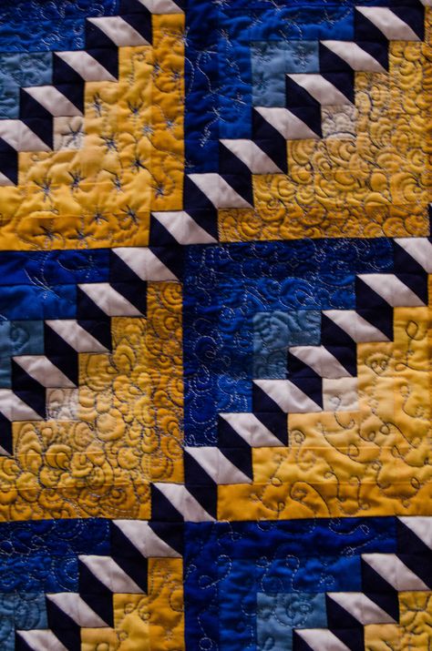 Dimensional Quilts, Tumbling Blocks Quilt, Optical Illusion Quilts, Colchas Quilting, Log Cabin Quilt Pattern, Tumbling Blocks, Quilted Wall Hanging, 3d Quilts, Quilt Modernen