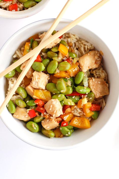 Chicken Edamame Rice Bowl | http://www.foodlovinfamily.com/chicken-edamame-rice-bowl/ Edamame Rice, Chicken And Rice Recipes, Edamame Recipes, Chicken Rice Recipes, Tasty Dinner, Easy Chicken Dinner Recipes, Dinner Meal, Savory Chicken, Chicken And Rice