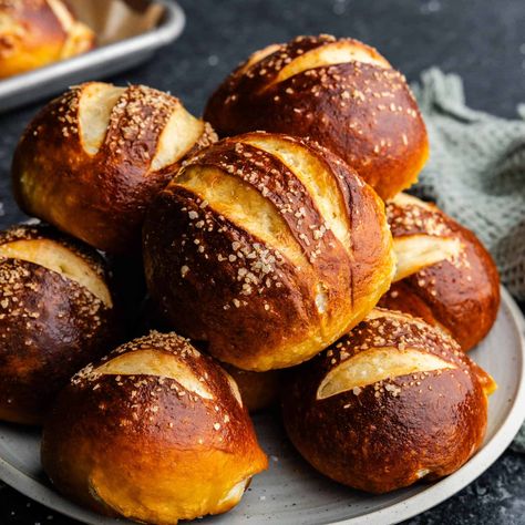 Homemade Pretzel, Tasty Beef Stew, Pretzel Bread, Pretzel Rolls, Stay At Home Chef, Dinner Roll, Homemade Pretzels, Herb Bread, Hawaiian Sweet Rolls