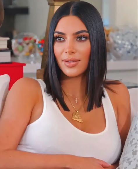 Kim Kardashian Haircut, Kourtney Kardashian Hair, Diy Hair Wig, Mama Hair, Bob Braids Hairstyles, Dark Blonde Hair Color, Diy Hair Color, Bob Hairstyles For Thick, Hair Inspiration Short