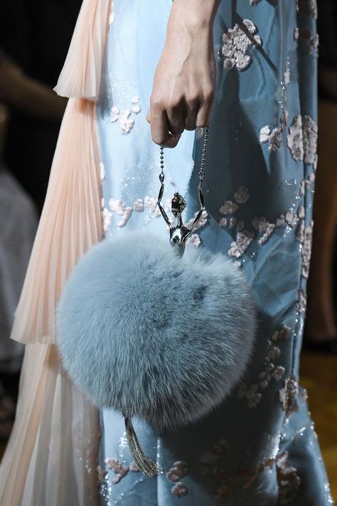 ULYANA SERGEENKO | ZsaZsa Bellagio - Like No Other Winter Purses, Ulyana Sergeenko, Cool Winter, Mode Inspiration, Elie Saab, Beautiful Bags, Fashion Details, Trending Accessories, Runway Fashion