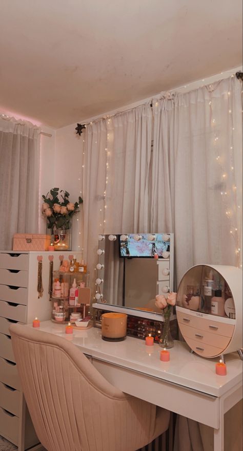 Classy Room Aesthetic Pink, Girly Room Makeover, Cozy Girly Room, Cute Room Ideas Aesthetic Pink Preppy, Dorm Room Inspo Aesthetic Pink, Small Girly Room Ideas, Vanity Ideas Bedroom, Small Girls Bedrooms, Bedroom Ideas For Small Rooms Cozy