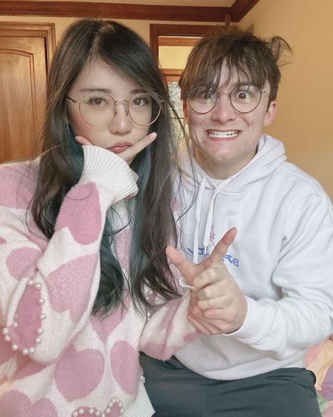 Lilypichu And Michael Reeves, Lily Pichu, Michael Reeves, Im Single, Couple Goals, Youtubers, Pretty People, Fangirl, Lily