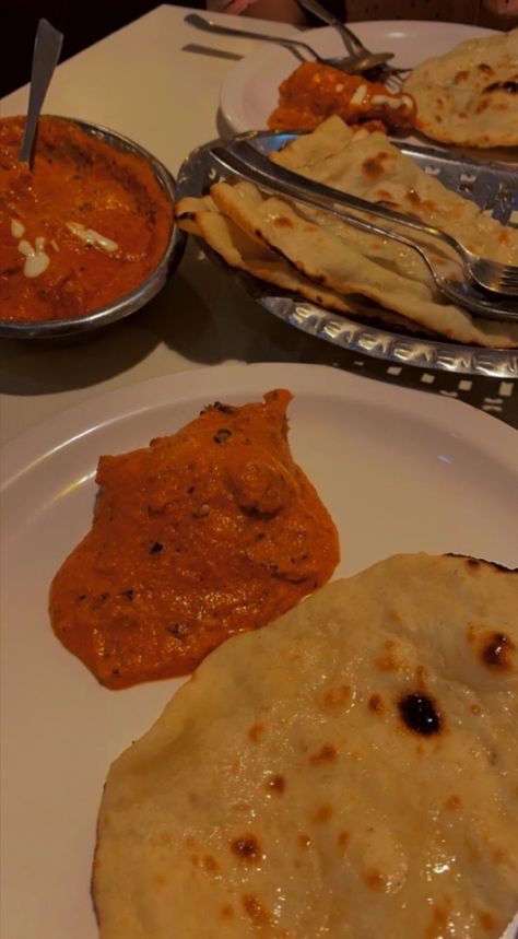 Butter Chicken And Naan, Afghan Food Recipes, Eating Food Funny, Food Captions, Vegetarian Fast Food, Delicacy Food, Food Vids, Curry Chicken Recipes, Snap Food