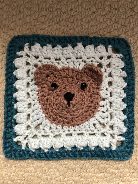 Miffy Granny Square Pattern, Wolf Granny Square, Woodland Granny Square, Crochet Animal Granny Squares Free, Crochet Bee Granny Square, Animal Granny Square Crochet, Bear Crochet Square, Sheep Granny Square Free Pattern, Bear Granny Square Crochet Pattern