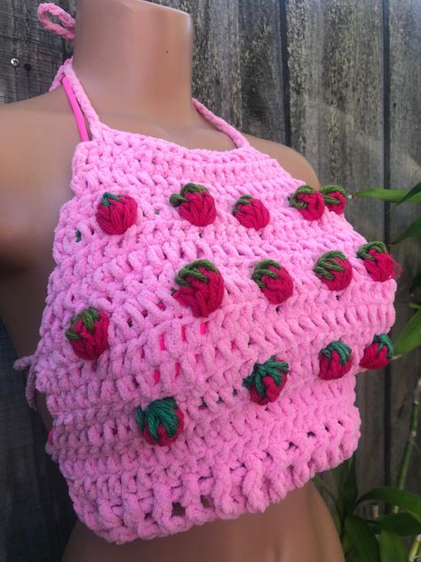 Pink Crochet Halter Top For Spring, Crochet Top Strawberry, Summer Crochet Crop Top Halter, Pink Crochet Halter Top, Multicolor Crochet Halter Top For Festivals, Crochet Monokini, Crochet High Neck, Bathing Suit Patterns, Beach Crochet