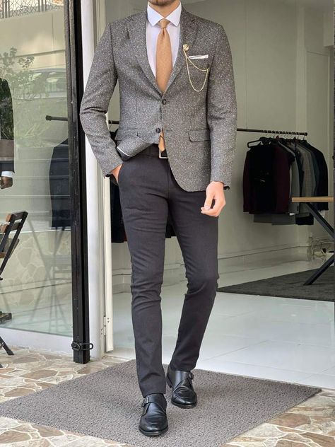 Comfortable Mens Shoes, Best Blazer, Man Blazer, Mens Fashion Classy, Peak Lapel, Blazer Vest, Summer Jacket, Slim Fit Shorts, Blazers For Men