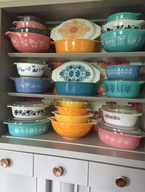 Vintage Pyrex Collection, Pyrex Display, Vintage Pyrex Dishes, Pyrex Patterns, Pyrex Collection, Vintage Dishware, Pyrex Bowls, Vintage Kitchenware, Plywood Furniture