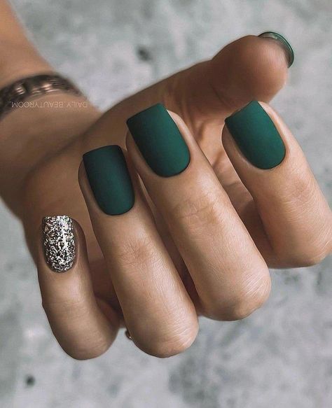 Dark Spring Nails: Bold Designs & Matte Finishes for 2024 | Top 20 Styles Matte Green Nails, Chloe Nails, Emerald Nails, Sassy Nails, Simple Gel Nails, Matte Nails Design, Green Nail, Shellac Nails, Nails Desing