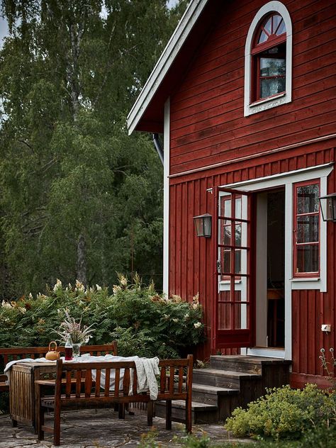 10 Dreamy Scandinavian Summer Cottages | Dabbling & Decorating