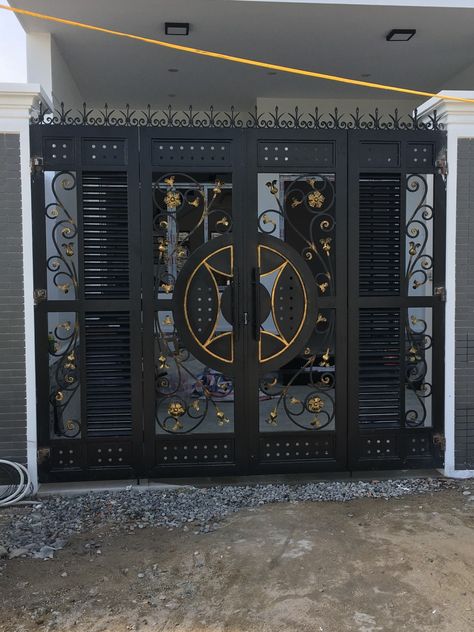 Outdoor Iron Gate Design, Modern Gates, Latest Door Designs, Home Gate Design, Grill Gate, Grill Gate Design, Modern Gate, Metal Doors Design, Iron Door Design