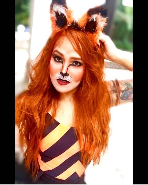 Like a Fox 🦊 . . . . . . . . . . . . . . . . . . . . . #carnaval2019 #makeuptutorial #makeupartist #makefox #foxmakeup #fox #raposinha… Red Panda Makeup, Fox Makeup Look, Fox Halloween Makeup For Women, Fox Costume Makeup, Princes Makeup, Panda Makeup, Fox Face Paint, Fox Halloween, Fox Makeup