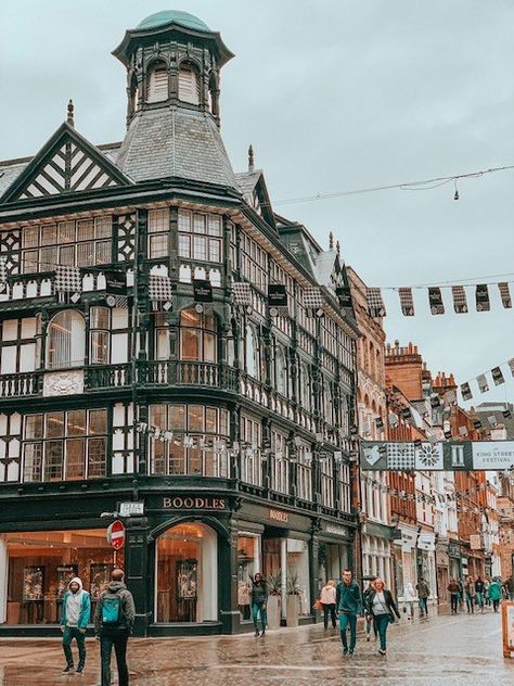 Travel Guide – Things To Do In Manchester | Should You Visit Manchester? Manchester Astetic, Manchester England Aesthetic, Manchester Uk Aesthetic, Aiden Williams, Aesthetic Manchester, Manchester Trip, Manchester Buildings, Manchester Aesthetic, Things To Do In Manchester