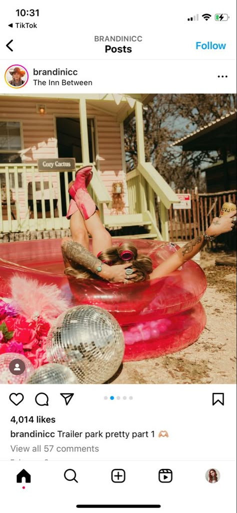 Trailer Park Trash Photoshoot, Trailer Park Pretty Photoshoot, Trailer Trash Photoshoot, Trailer Photoshoot Ideas, Trailer Park Photoshoot, Kiddie Pool Photoshoot, Trashy Photoshoot, Trailer Photoshoot, Trailer Park Pretty