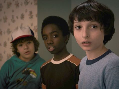 Video lovingly roasting 'Stranger Things' shows how its basically the same storyline as 'The Hangover' Dustin And Lucas, Stranger Things Season One, Eleven Costume, Stranger Things Phone Case, Stranger Things Tattoo, Lucas Stranger Things, Movie References, Stranger Things Outfit, Hipster Background