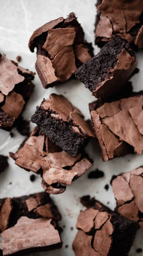 Fudgy Dark Chocolate Brownies with Crackly Crust - Studio Baked Bbq Dessert, Dark Chocolate Brownies, Flourless Chocolate Cakes, Flourless Chocolate, English Breakfast, Fudgy Brownies, Chocolate Brownies, Brownie Recipes, Sweets Treats